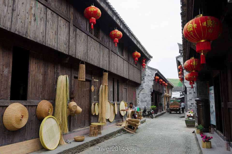 房产中介已婚已育，骗走上海女友6套房获刑13年10个月